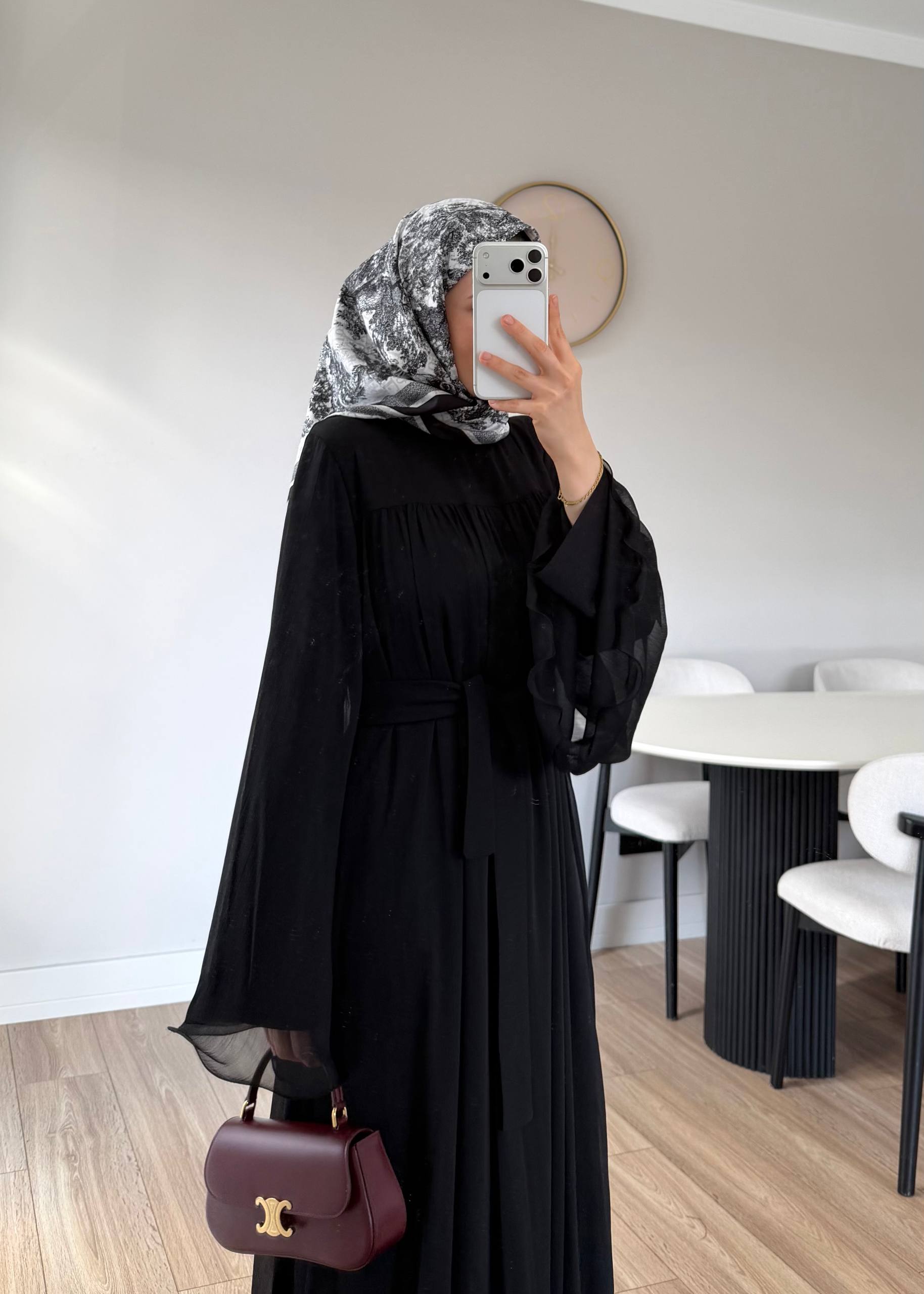 Light Stone Wanita Pakaian