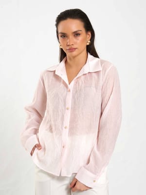 Camicia con Texture Stropicciata e Dettagli Bottoni Oro